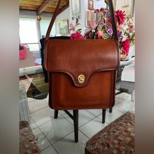 Vintage Coach Shelton Crossbody #9917 in British Tan! B4G-9917